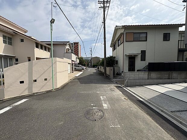 【前面道路(2026年9月撮影)】お気軽にアールプランナー不動産名古屋西営業所
【0120-401-500】までお問い合わせください。