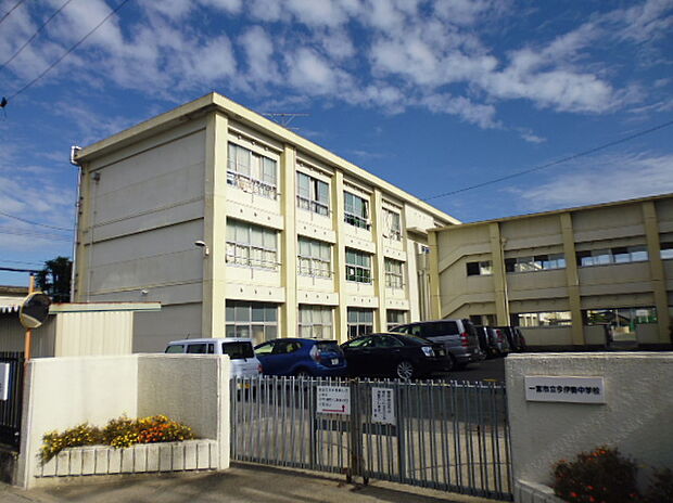 一宮市立今伊勢中学校(約520m)