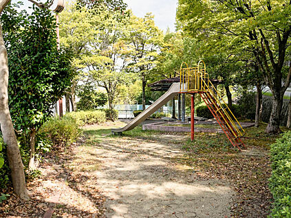 石堀山公園 600ｍ(徒歩8分)