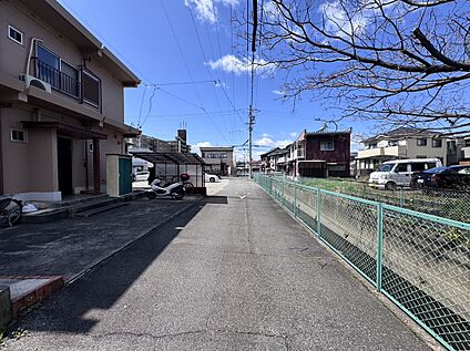 前面道路(2026年4月撮影)