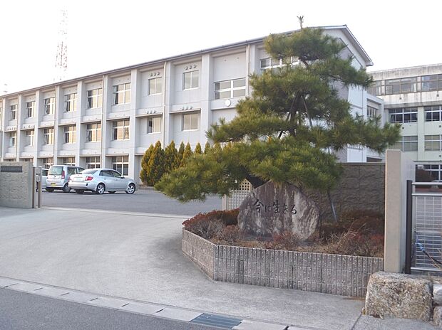 日進市立日進西中学校(約2m)