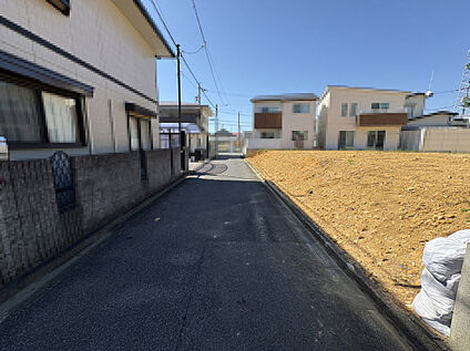 西側前面道路