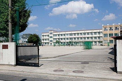 昭和橋中学校 1,010m(徒歩13分)