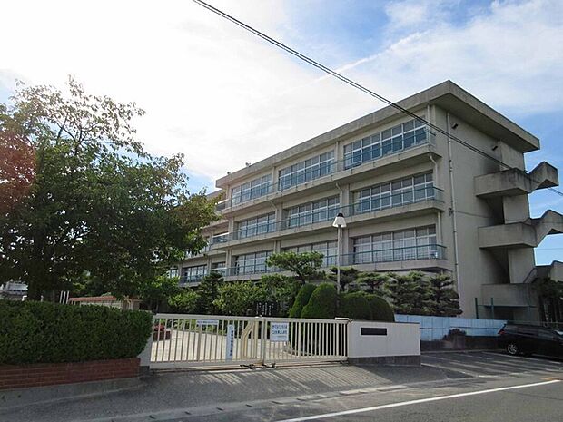 大治町立大治西小学校(約750m)