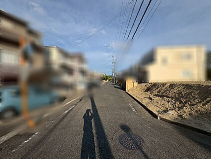 北東側前面道路