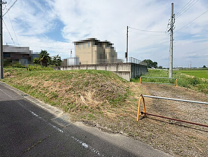 南東側前面道路