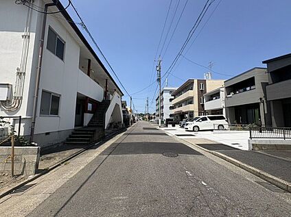 前面道路含む外観