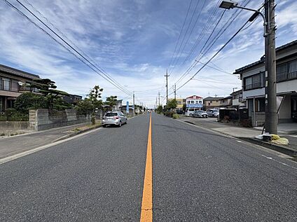 前面道路含む外観