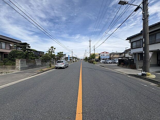 【前面道路含む外観】南側前面道路(2026年9月撮影)