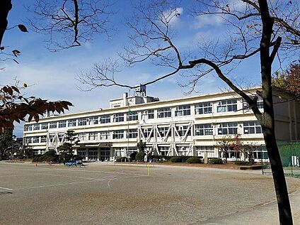 春日井市立春日井小学校 820m