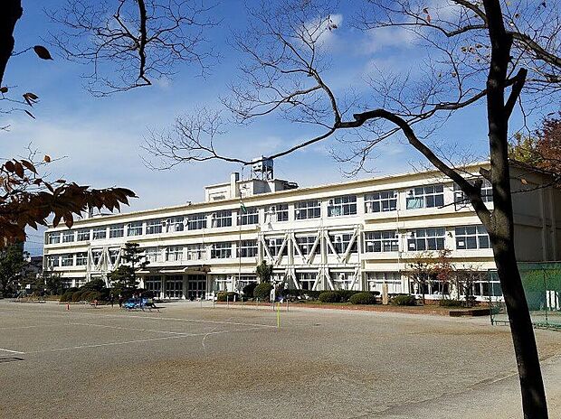 春日井市立春日井小学校(約820m)