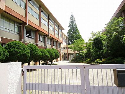 名古屋市立桜丘中学校 1770m