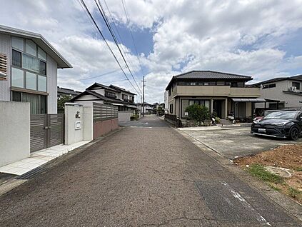 前面道路含む外観