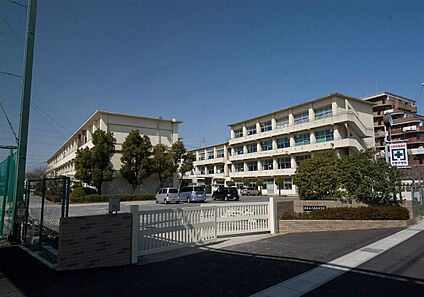 岩倉市立岩倉中学校 1440m