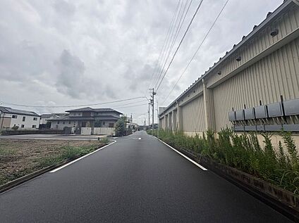 前面道路含む外観
