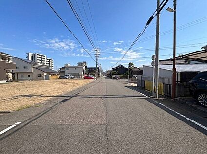 前面道路含む外観