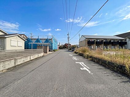 前面道路含む外観