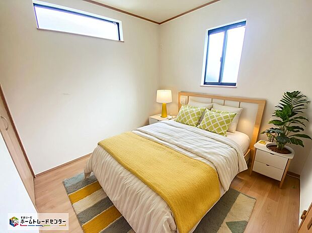 ≪Room≫
穏やかな光が差し込む室内には、穏やかな時間が流れます。休日には、落ち着いた空間で自分の趣味を楽しむのはいかがですか。
※家具をCGで加工しています。家具付き販売ではございません。