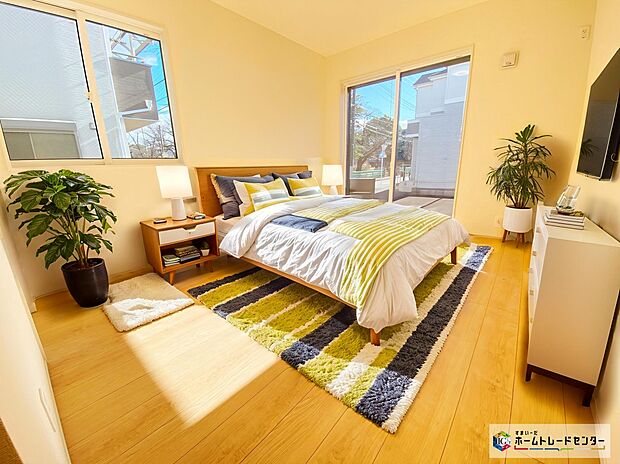 ≪Room≫
2面採光を確保した明るい室内は、風通しも良く、大変居心地の良い空間となっております。
※家具をCGで加工しており、家具付き販売ではございません。