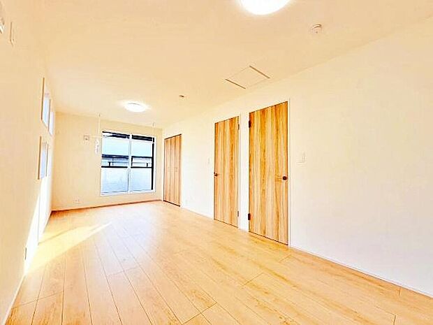 ≪Room≫
家族構成の変化により1→2部屋へ変更可能なフレキシブルルーム！大規模なリフォーム工事をすることなく間取りを変更できます！