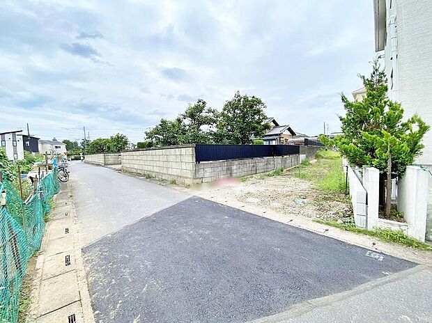 ≪見学予約可能!≫小学校まで徒歩8分!コンビニまで徒歩4分!スーパーまで自転車で4分!三郷公園まで徒歩3分!自然が多く子育てしやすいエリアです♪