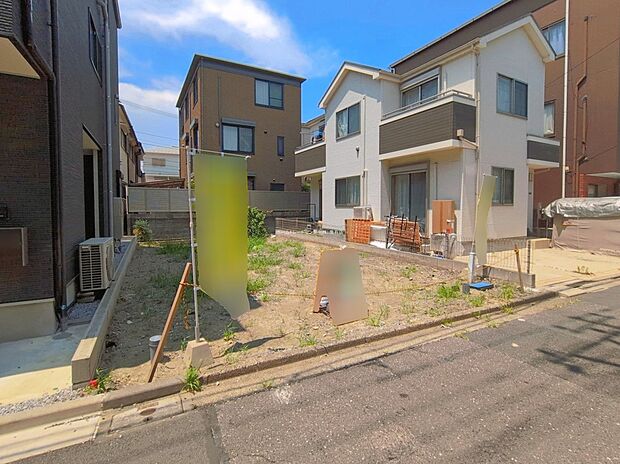 ≪見学予約可能!≫
小学校まで徒歩3分、中学校まで徒歩15分!徒歩10分圏内にショッピングセンター、スーパー複数ありのご家族みんなが暮らしやすいエリア♪