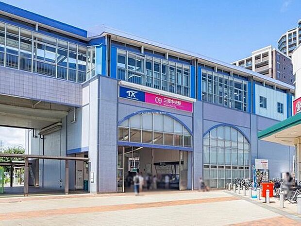 つくばエクスプレス「三郷中央」駅バス6分「南中学校入口」停歩7分！「八潮」駅、JR常磐線「金町」駅からもバスがあります♪