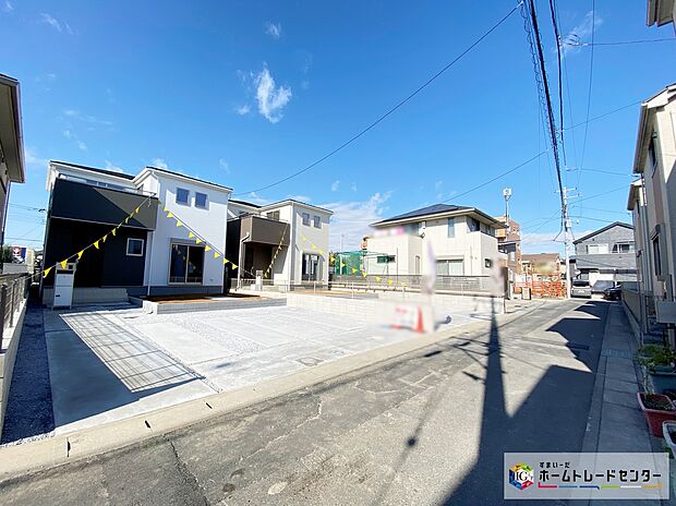 【前面道路含む現地写真】≪一戸建ての大きなメリットは、「自分の土地」を自由に使えること。≫
好きなペットが飼えるほか、ガーデニングやDIY、車やバイクの手入れなど様々な趣味を楽しめます♪