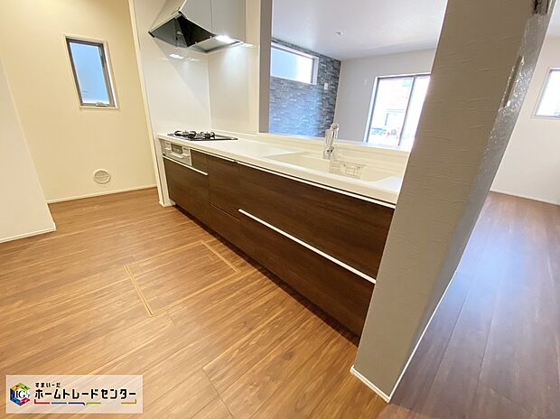 【キッチン】≪Kitchen≫
どこを開けても大容量収納のビッグスライドキッチン。圧力鍋やパスタ鍋などかさばる調理器具も楽々収納できます☆