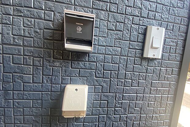 【EVコンセント】≪EV Charger≫
カースペースにはこれからの時代にあると嬉しい「EVコンセント」が標準装備です！ガソリン車のように燃料補給のために外出する必要もありません♪