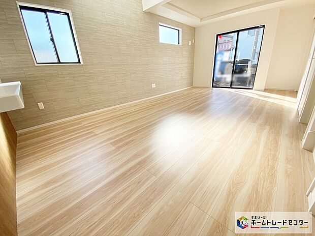 【リビング】≪Living room≫
ホームパーティに招きたくなる自慢の広々LDK。伸びやかな子育てや、にぎやかなふれあいの日々を存分に楽しんでください。