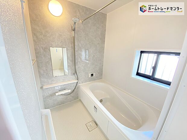 【浴室】≪Bathroom≫
スイッチひとつでバスタイムの準備ができるオートバスが便利♪雨の日や夜間の洗濯に便利な「浴室乾燥機」も標準装備です！