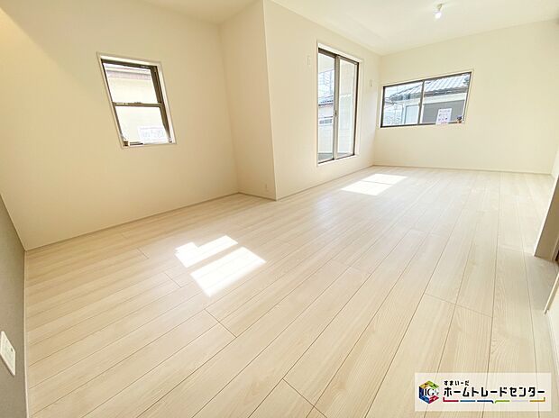 【リビング】≪Living room≫
広々としたLDKに、自分好みのインテリアでレイアウト。季節ごとに模様替えなども、楽しみの一つとなりそうです。