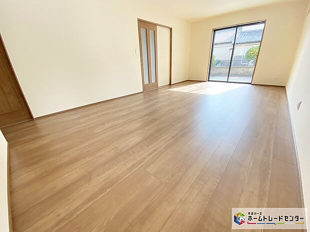 【リビング】≪Living room≫
広々とした開放感あふれるリビングです。ゆったり寛げる充分な広さがございますので、ご家族でインテリアのレイアウトを考えるのも楽しみになりそうです☆