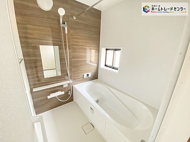 【浴室】≪Bathroom≫
スイッチひとつでバスタイムの準備ができるオートバスが便利♪雨の日や夜間の洗濯に便利な「浴室乾燥機」も標準装備です！