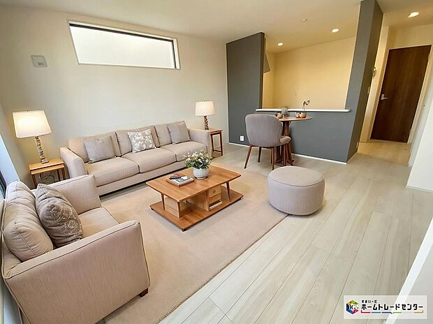 【リビング】≪Living room≫
※家具をCGで加工しています。家具付き販売ではございません。
ホームパーティに招きたくなる自慢の広々LDK。