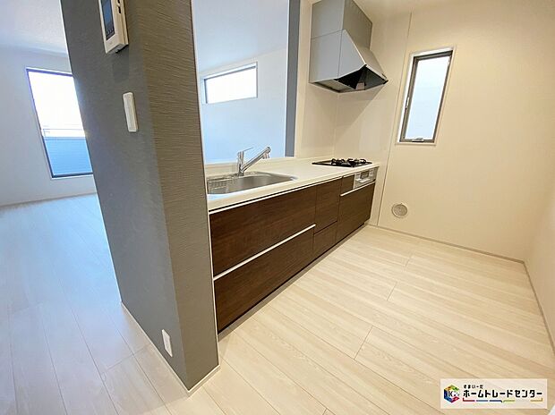 【キッチン】≪Living room≫
広々としたLDKに、自分好みのインテリアでレイアウト。季節ごとに模様替えなども、楽しみの一つとなりそうです。