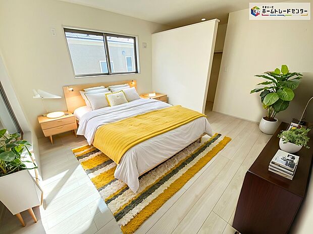 【居室】≪Room≫
全居室に収納を完備しておりますので、いつでもお部屋をすっきりとお使い頂けそうです。
※家具をCGで加工しており、家具付き販売ではございません。