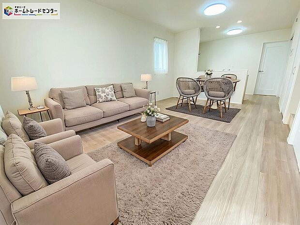 【リビング】≪Living room≫
広々とした開放感あふれるリビングです。
ご家族でインテリアのレイアウトを考えるのも楽しみになりそうです☆
※家具をCGで加工しています。家具付き販売ではございません。