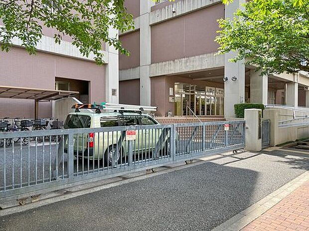 荒川区立第三中学校（約1,100m）