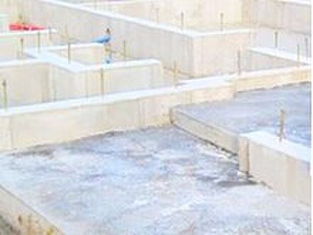 【【ベタ基礎】】面で支える耐震性のあるベタ基礎。　また、基礎幅150mmと基準値の120mmよりも厚くし、より地震に強い住まいを実現できます