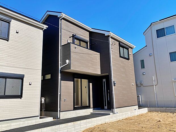 【現地外観写真】≪お問い合わせ当日のご内覧もお任せください♪≫
洗練されたデザインのお洒落なお住まいです。ゆとりの広さを誇る魅力あふれる邸宅の完成です。