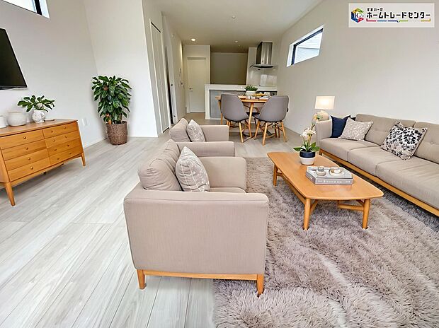 【リビング】≪Living room≫
ゆっくりくつろげるLDKに家族みんなが集まるコミュニケーションハウス。
※家具をCGで加工しており、家具付き販売ではございません。