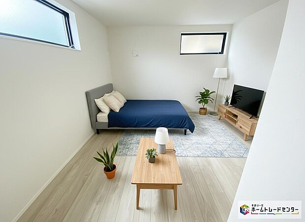 【居室】≪Room≫
心地良い風を感じられる２面採光！風通しがよく効果的に空気の入れ替えができます。
※家具をCGで加工しており、家具付き販売ではございません。