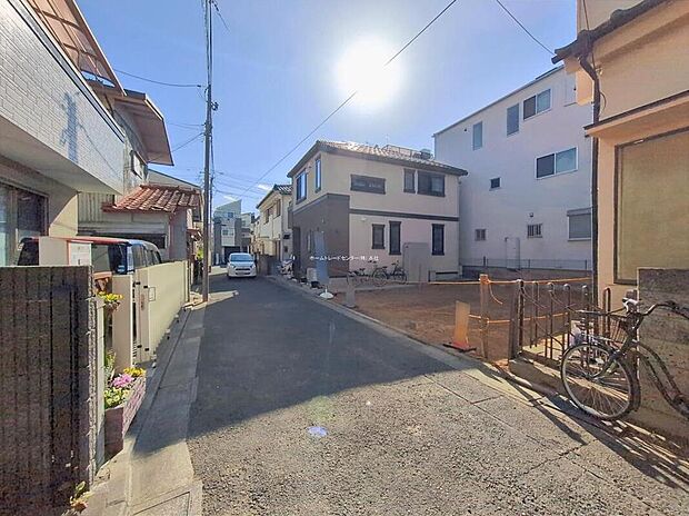 【前面道路含む現地写真】確かな住宅性能と暮らしを彩る充実の設備。快適な新生活がスタートできます。ぜひあなたの目で、現地をお確かめください♪