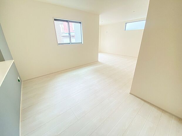 【リビング】≪Living room≫
ホームパーティに招きたくなる自慢の広々LDK。伸びやかな子育てや、にぎやかなふれあいの日々を存分に楽しんでください♪
