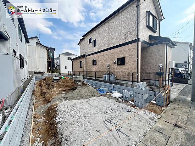 【現地外観写真】一戸建ての大きなメリットは、「自分の土地」を自由に使えること。好きなペットが飼えるほか、ガーデニングやＤＩＹ、車やバイクの手入れなど様々な趣味を楽しめます♪