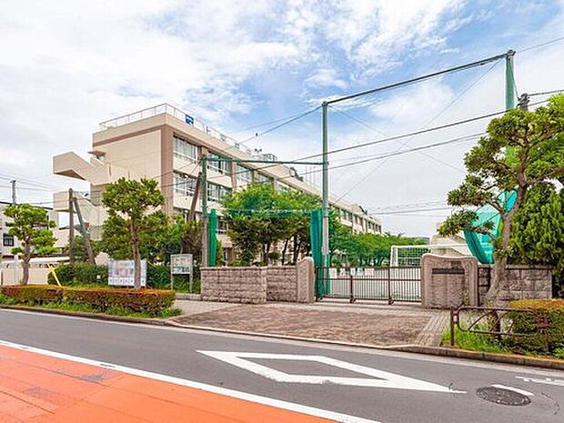 葛飾区立上平井中学校（約600m）