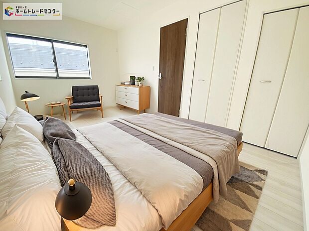 【居室】≪Room≫
明るい室内は、風通しも良く、大変居心地の良い空間となっております。爽やかな風を感じて起きる朝は、快適生活の始まりに!
※家具をCGで加工しています。家具付き販売ではございません。