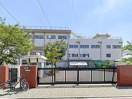 荒川区立尾久小学校 300m(徒歩4分)